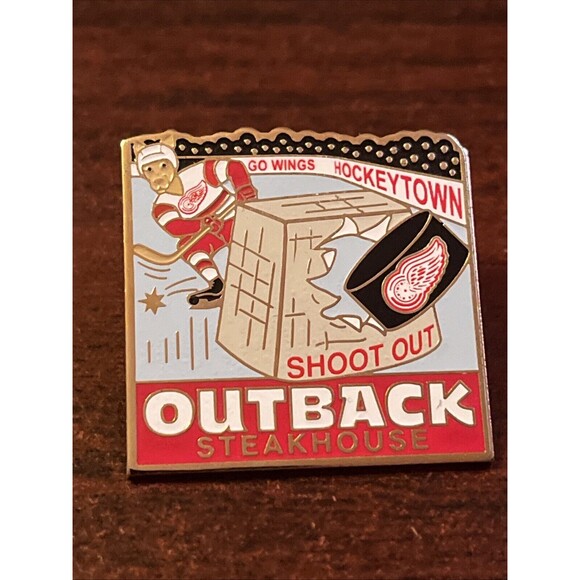 Outback Steakhouse Detroit Red Wings‎ Hockey Shoot Out Lapel Hat Pin - Picture 1 of 3